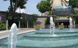 大きなマーライオンの噴水